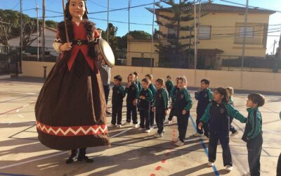 Ja tenim a l’escola el gegantó «Arrel»